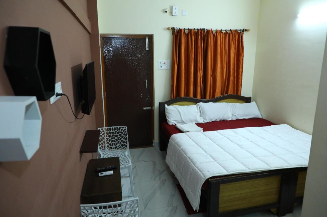 Babu Naidu Residency Apartment Vellore Bagian luar foto